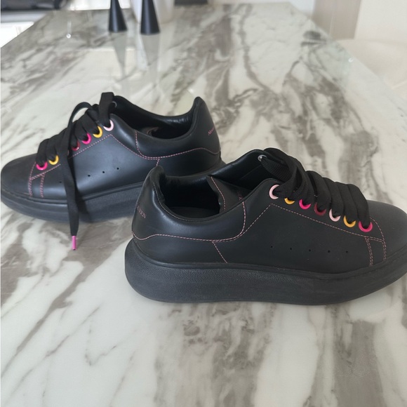 Alexander McQueen Size 8 barely used in a good condition comes with box - Picture 3 of 7